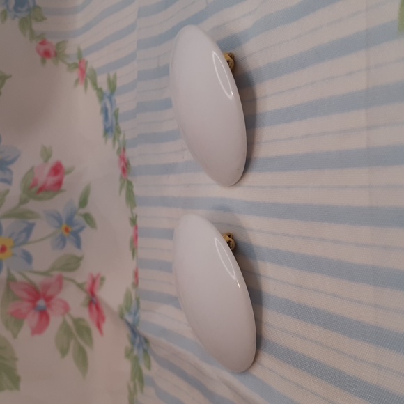 Liz Claiborne White Button Clip Earrings - Picture 6 of 6